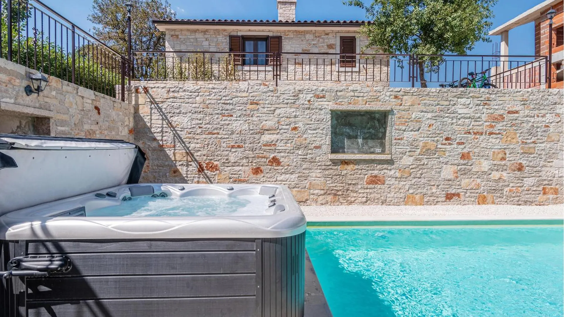 Stunning Home In Trosti With Wifi Rojnići 0*,  Croazia