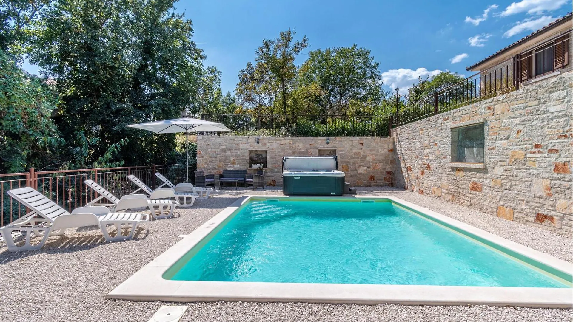 Stunning Home In Trosti With Wifi Rojnići