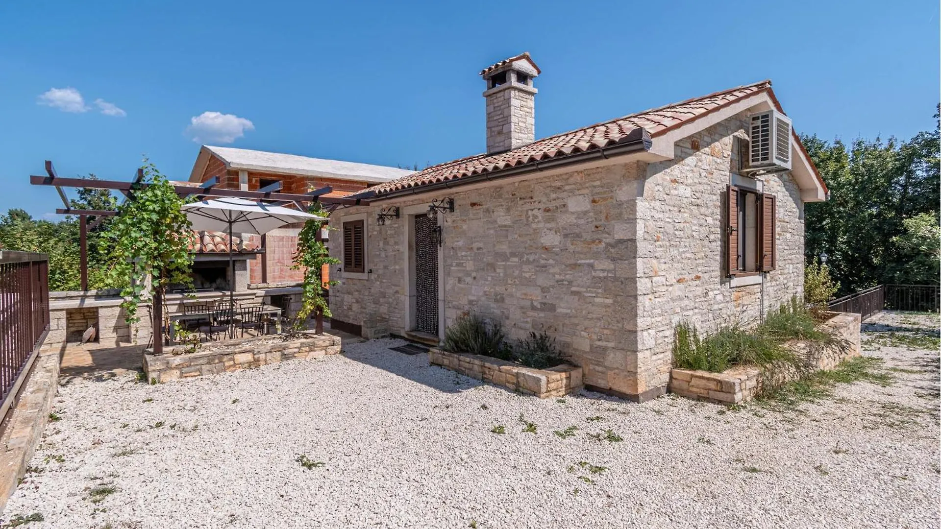 Stunning Home In Trosti With Wifi Rojnići