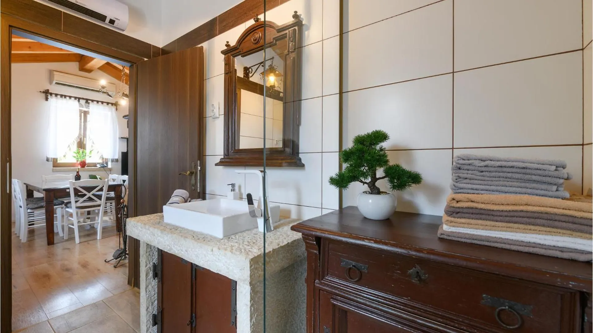 Stunning Home In Trosti With Wifi Rojnići Croazia