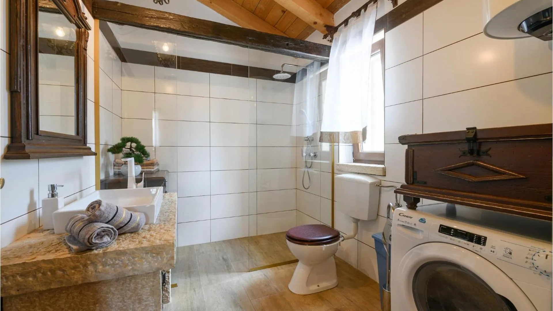 Stunning Home In Trosti With Wifi Rojnići Ferienhaus