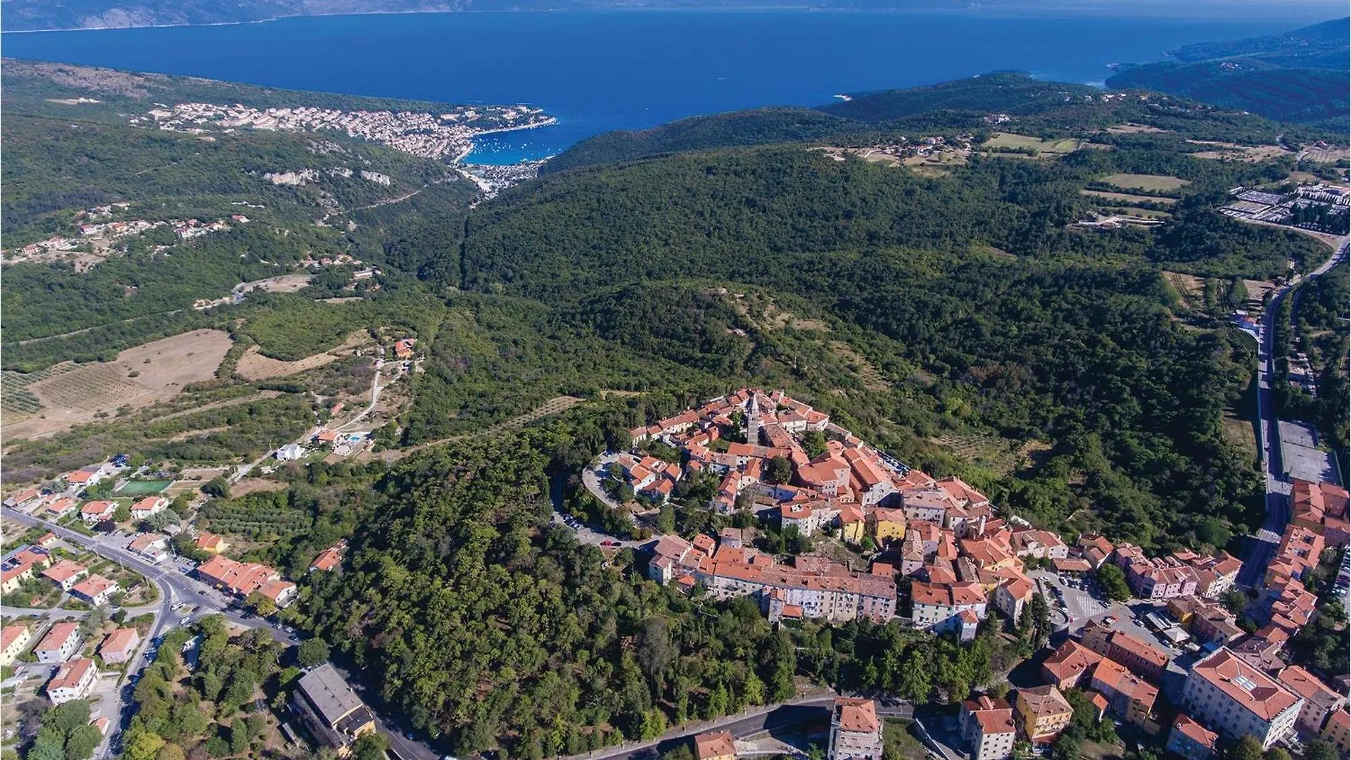 Stunning Home In Trosti With Wifi Rojnići Ferienhaus