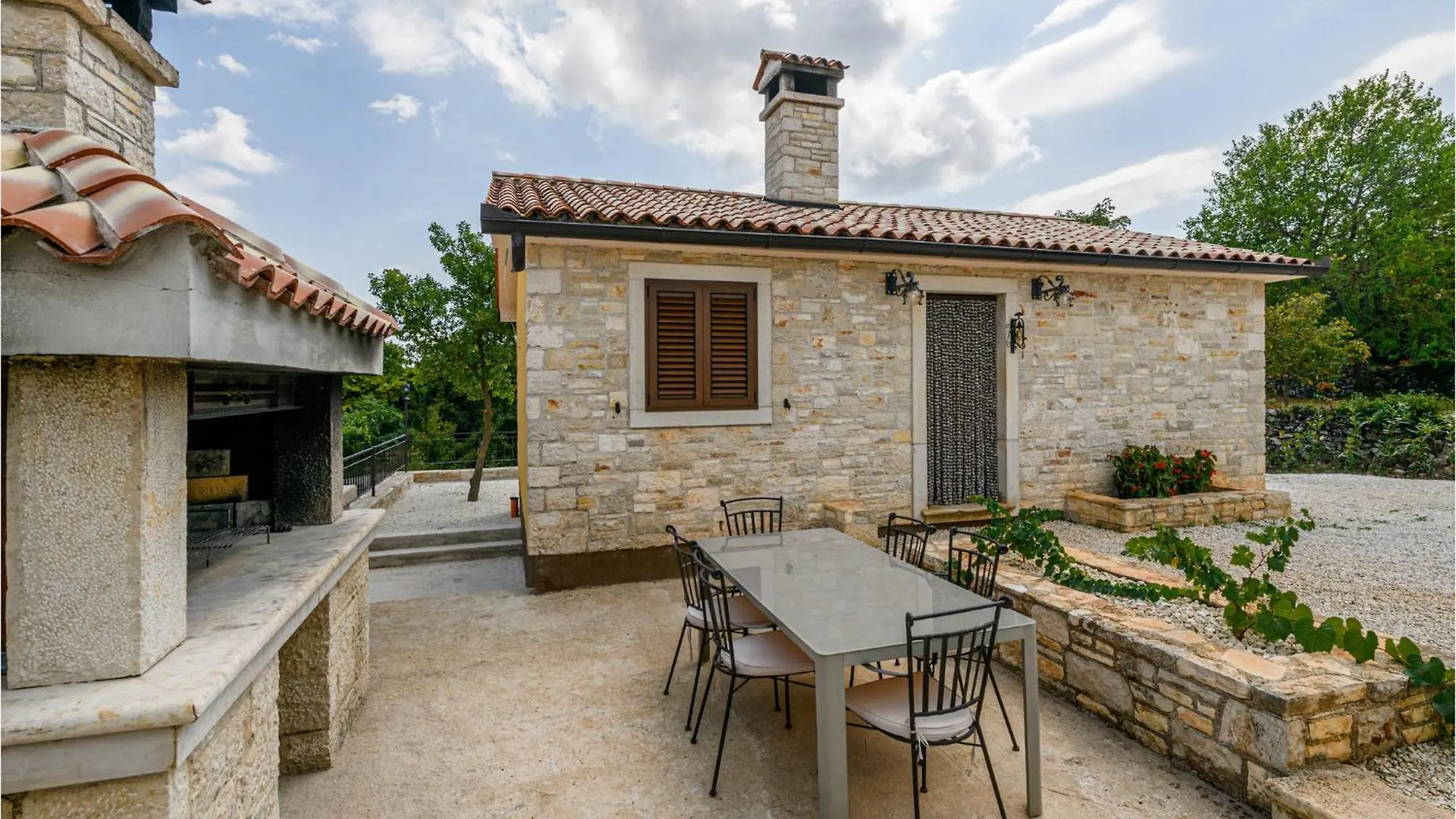 Stunning Home In Trosti With Wifi Rojnići